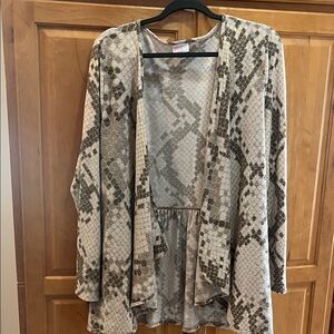 LulaRoe Nanette Cardigan Sweater, Size XL
Snakeskin print